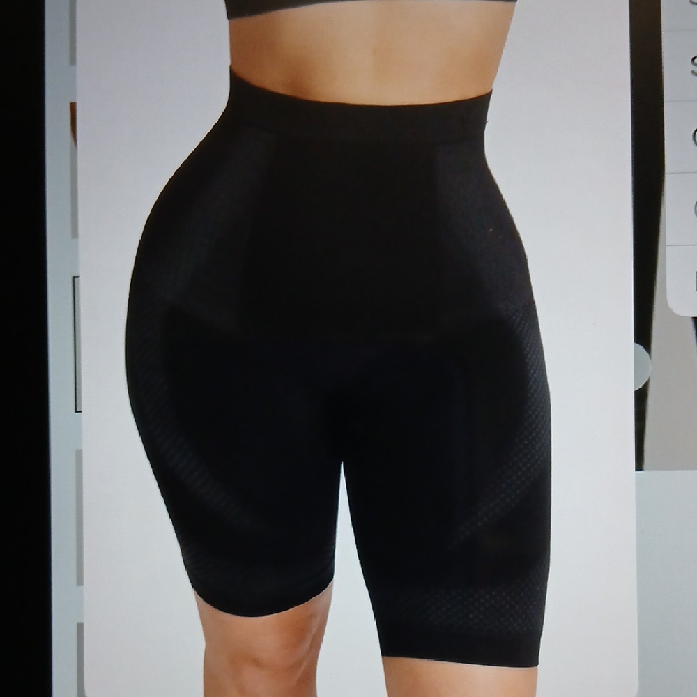 8 Shapermint Everyday Empower Jacquard Shaper Shorts